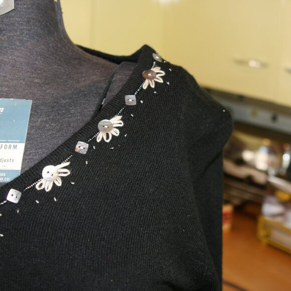 SML Design Knit Blouse With Decorations - Picture 4 of 6